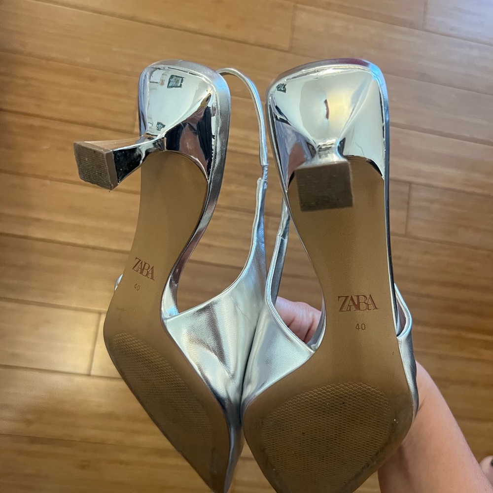 Size 8.5-9 Pointed Heal - Giving BRAT💚 Worn for a business trip and for drinks - Picture 2 of 4